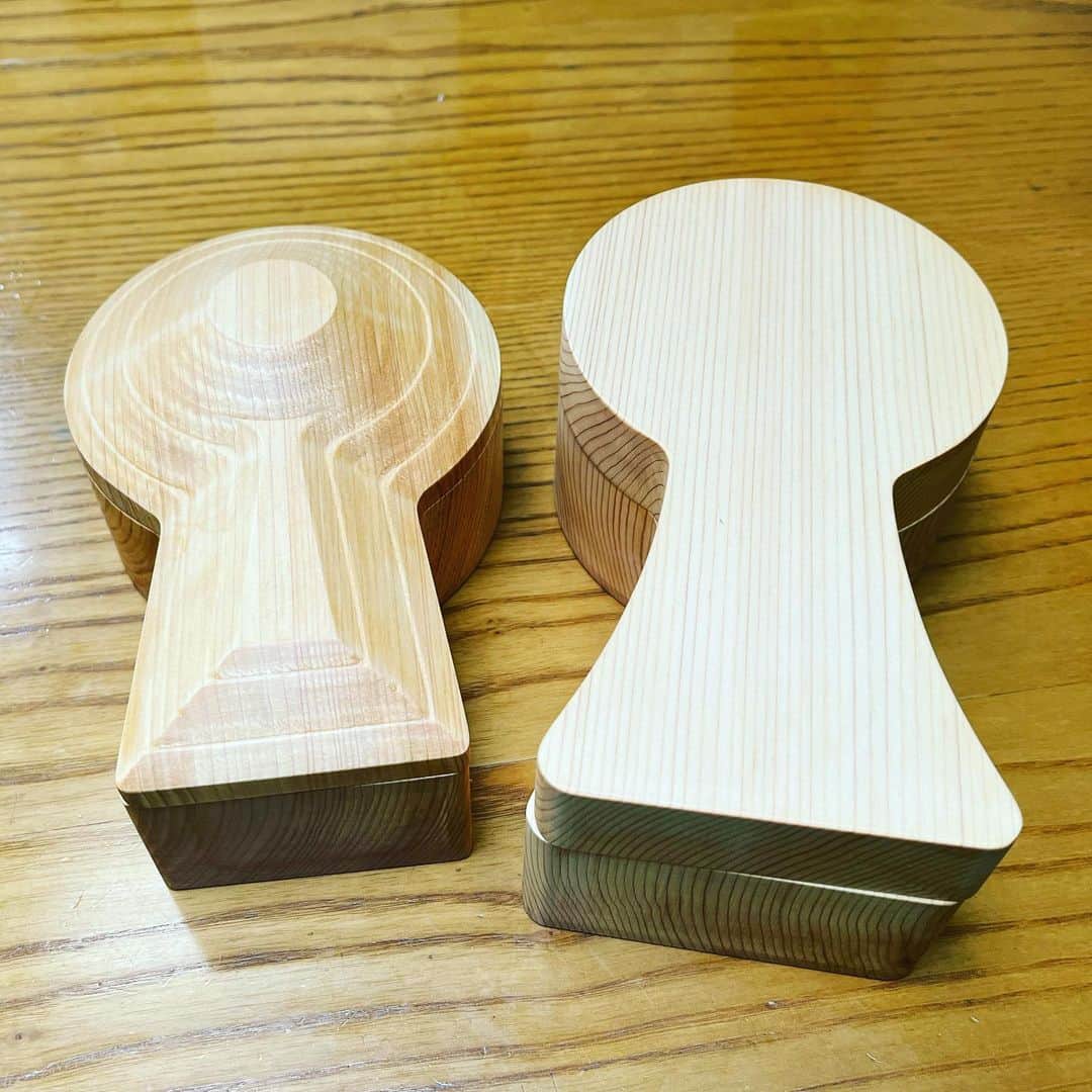 水谷さるころのインスタグラム：「古墳弁当箱が来たよー😆　これに古墳クッキー詰めて古墳にピクニック行ったら最高だな🟢◀︎」