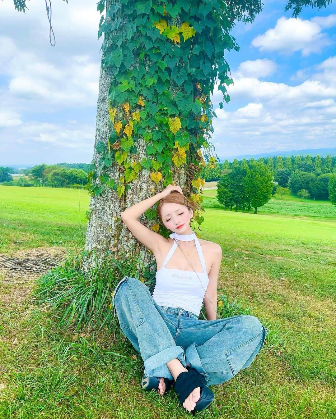 根本弥生のインスタグラム：「🌳  べ👅  言いたいこといっぱいあるけど ココじゃいえないことばっかだから 秘密にしておく…🔐👅  ほんじゃーね👋♪  .」