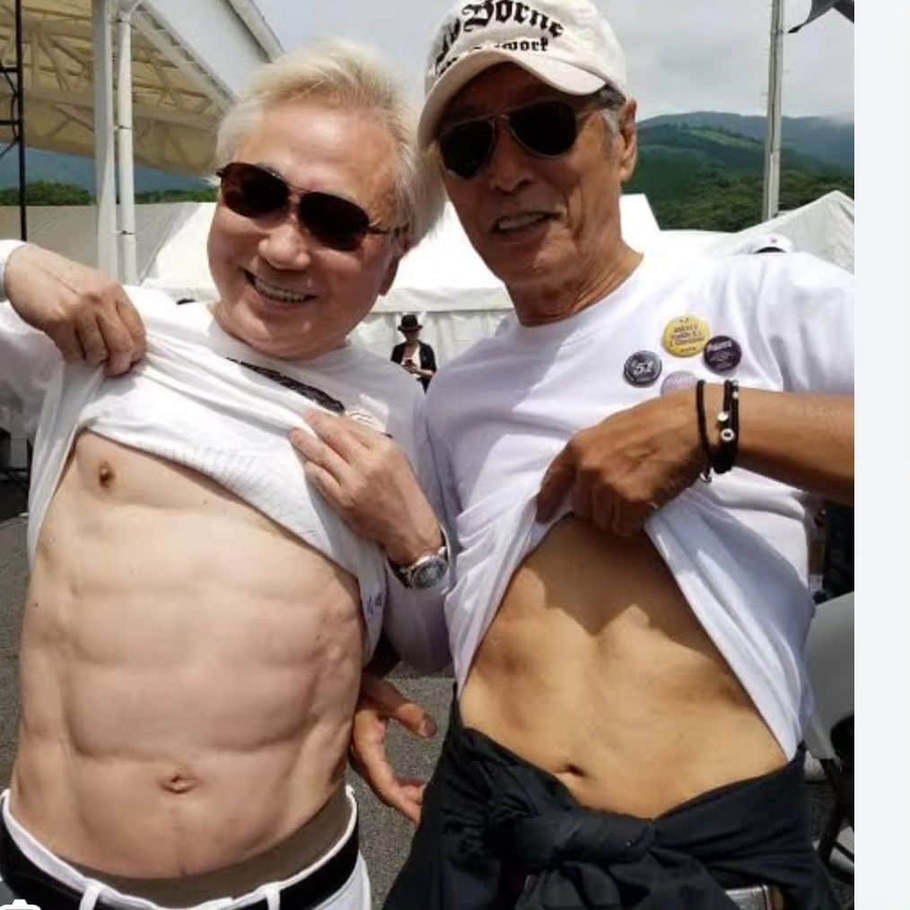 高須克弥のインスタグラム：「シックスパックなう」