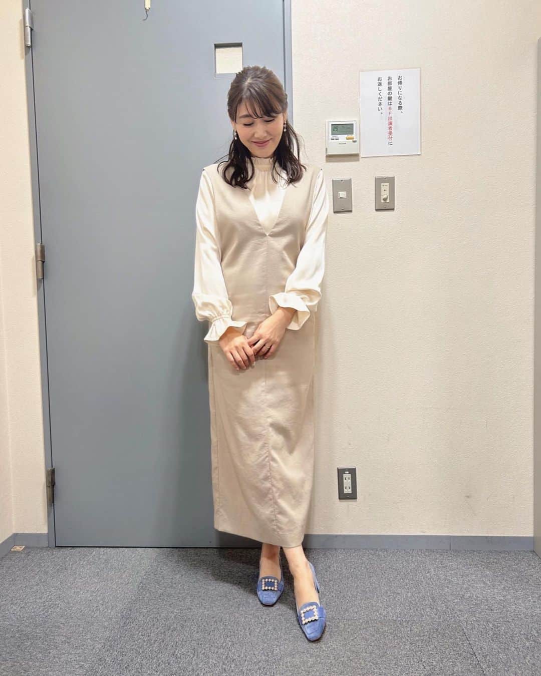 のインスタグラム：「今日の、 土曜はナニする！？で着た衣装です👗✨  ブラウス、スカート @royalpartylabel_official パンプス @dianashoespress  #土曜はナニする！？ #衣装 #👗  #土曜日っ #たくさんのコメントいただき本当にありがとうございます #皆さん良い土曜日をお過ごしください☺️」