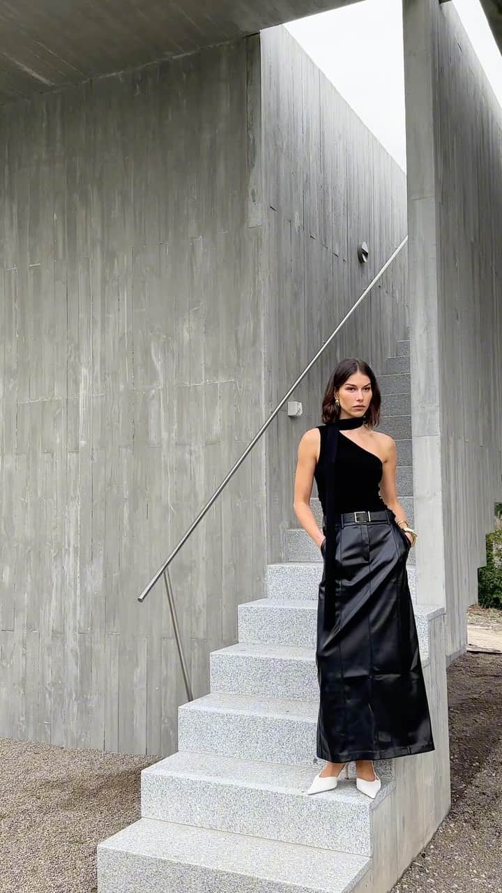KOOKAI のインスタグラム：「New Phoenix •• Shop the Phoenix Midi Skirt online and in boutiques now. Scarf Top coming soon… #kookai」