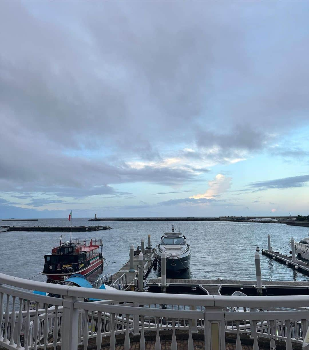 吉川プリアンカさんのインスタグラム写真 - (吉川プリアンカInstagram)「I was made for sunny days! Fireworks from your yacht 😉 no need to be in line to watch from the front row. What’s your dream experience?   君のむねでなっかない〜 君に胸こがっさない〜 あいむるっきんふぉあパーフェクトスカイ👌  夏になると必ず口ずさんでしまう。Z世代の夏といえば！な曲ってなんなんだろう？？  #summer #summervibes #yacht #yachtlifestyle #cruise #fireworks #summervacation #beach #boat #japan #fireworks #船 #花火 #クルージング #夏 #夏休み #休日」9月2日 12時00分 - priyankayoshikawa