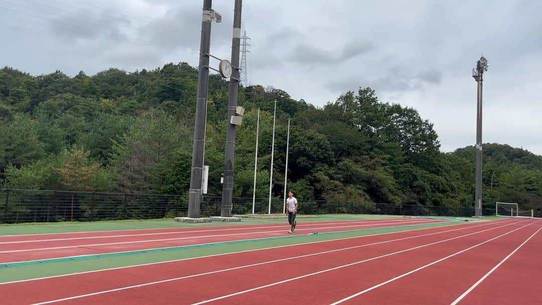 中西麻耶のインスタグラム：「段階を重ねて挟んでみる努力を始めた。  しかし声がデカいw」