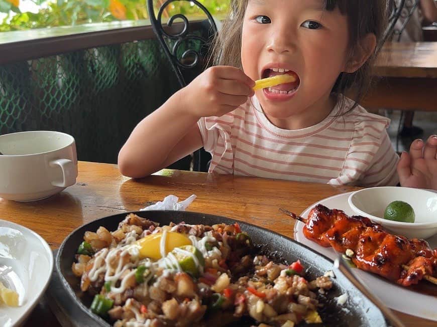 村方乃々佳のインスタグラム：「フィリピンランチ🇵🇭 この後も潜るよ💖パワー飯💪  #村方乃々佳 #ののちゃん #ののかちゃん #ののちゃんねる #nonokamurakata #노노카 #NONOCHAN #夏休み　 #フィリピン旅行 #セブ島 #家族旅行」