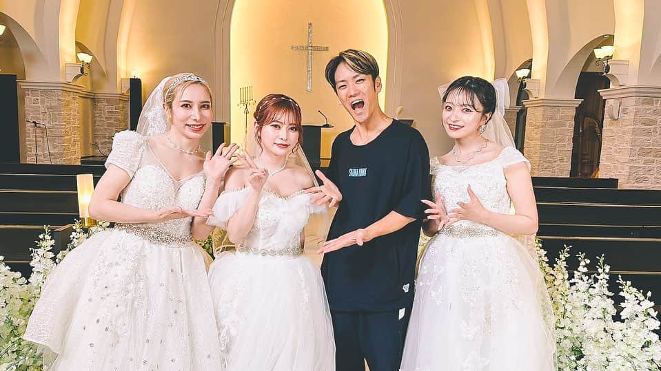 シノサンのインスタグラム：「ヘラヘラ三銃士 28thシングル 『友愛~BLESSING~』 監督.制作させていただきました！  まりな結婚本当におめでとう！  色々と懐かしいことも多いけど まりなが幸せになるのはとても大きな意味があることだと思います！  本当におめでとう！  これからもよろしくね〜！」