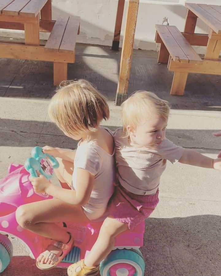 リンジー・フォンセカのインスタグラム：「I’m rarely in pics because I take them all. Noah’s fault- but that’s ok. They are really all that matters. I love my fam. Sending love to yours.」