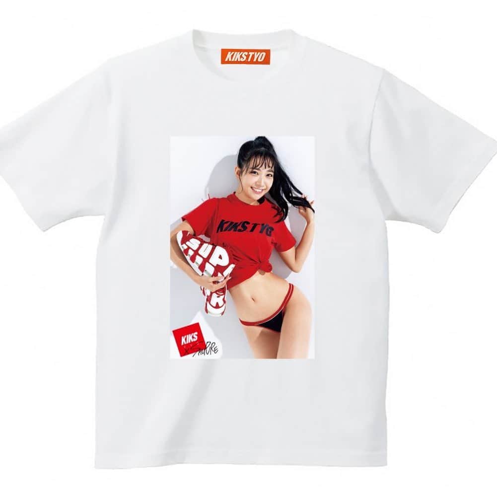 天羽希純のインスタグラム：「【KIKS TYO × 週プレ コラボグッズ】  レアスニーカーときすみのオシャショットのtシャツ💜  こんなオシャレなグッズ出して貰えるの中々ないからお迎え待ってます！  www.kikstyo.com」