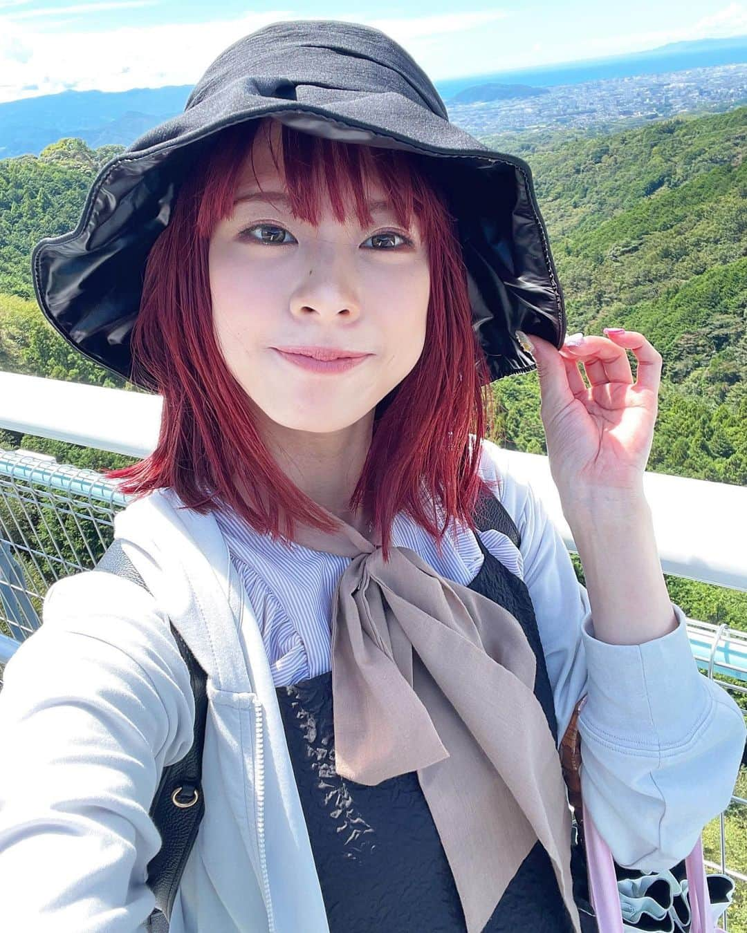 桜花りなのインスタグラム：「【三島】ひとり旅 三島に来るのは3回目だけど 初めてひとりで観光してみた♡ 1人と言ってもお腹にベビ様がいるので👶 不思議な感覚だったけど… とっても楽しかったです〜🥰🥰 ・ ・  #三島グルメ  #三島スカイウォーク  #ひとり旅  #妊婦コーデ  #妊婦」