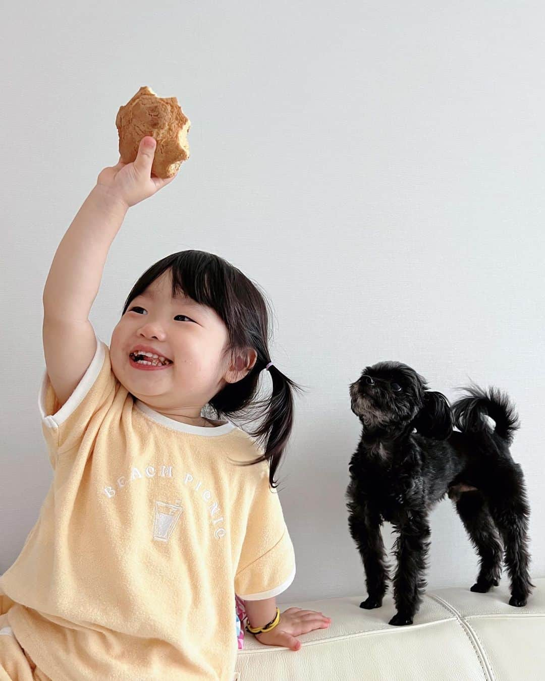 星沙織のインスタグラム：「* * ぷぷにはあげないよ〜 :） * 産まれた時からずっと一緒♥ * *」