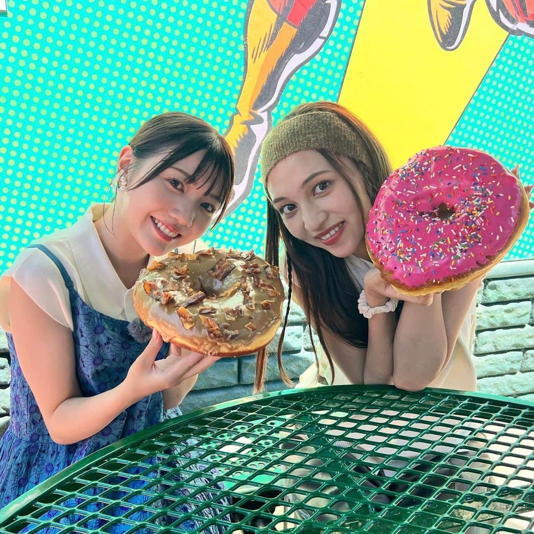 TBS「王様のブランチ」さんのインスタグラム写真 - (TBS「王様のブランチ」Instagram)「【ユニバーサル・スタジオ・ハリウッド💖】 . 店名：LARD LAD DONUTS #TheBigPink  #メープルベーコン ＄9.99（約1,453円） ※1ドル145.49円で計算（9月1日時点）  #ドリンクボトル #ドーナツ #シンプソンズ  . #長谷川美月 #日向未来 #ユニバーサルスタジオハリウッド #アメリカ #ユニバーサルスタジオ #ハリウッド #グルメ #スポット #トレンド #王様のブランチ #トレンド部」9月2日 12時18分 - brunch_tbs