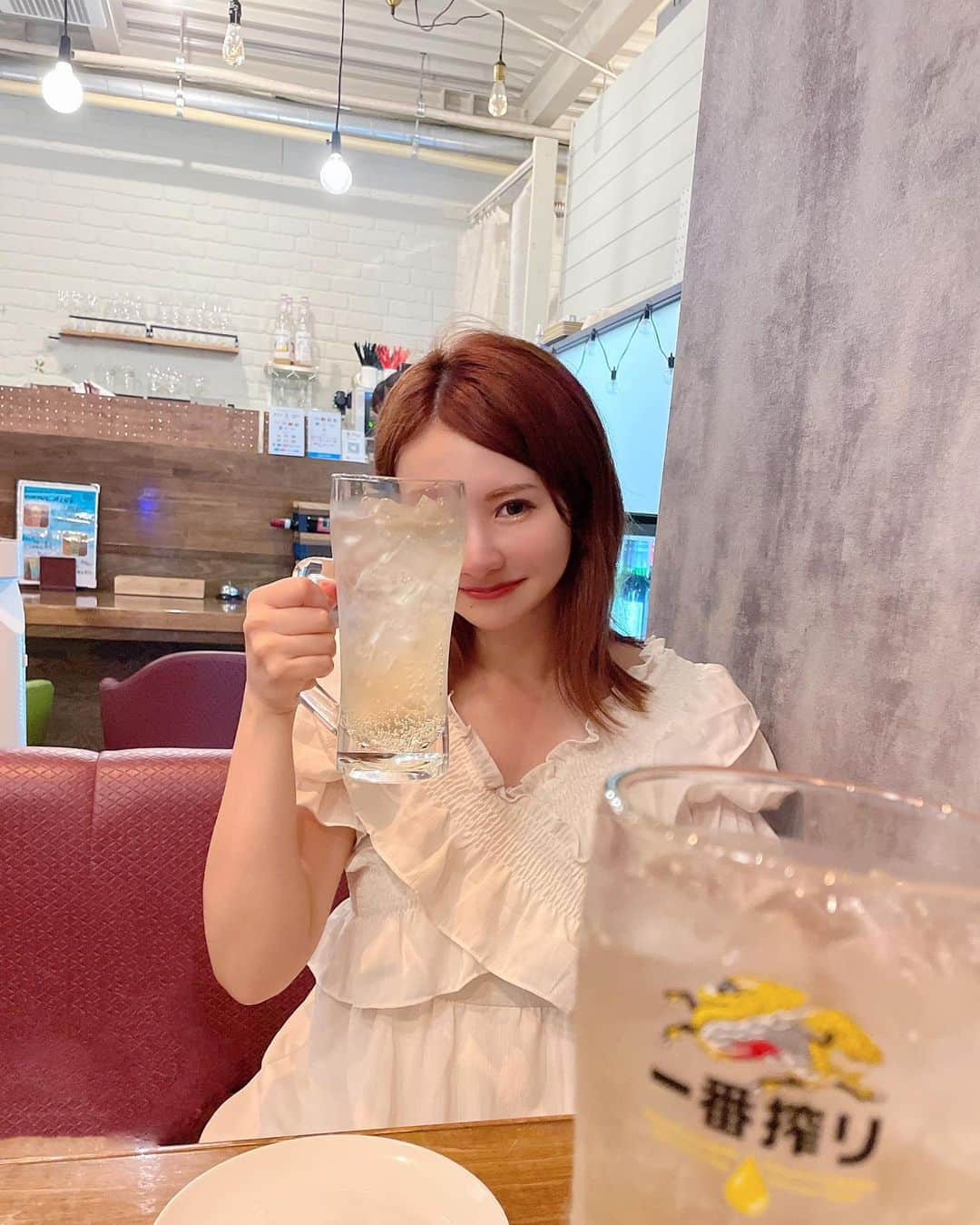 小林真琴のインスタグラム：「. メガハイボールとわたし🍺 地元のかわい子ちゃんと初飲み😍  ―――――――――― 酒場まほろば @sakabamahoroba  📍秋田市 ――――――――――  とても久しぶりの川反でした✌️  お店には可愛い映えドリンクもあって 料理も全部おいしかった🍳🩷  プラネタリウムを使用した サプライズ演出もできるそう🪐 一度は見てみたい…🥹✨  #rockcatcafe #秋田市 #秋田県 #秋田グルメ巡り #秋田居酒屋 #秋田グルメ #秋田駅 #akita」