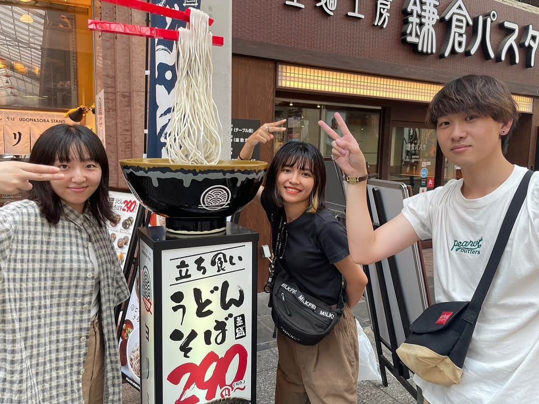 のインスタグラム：「最近の出来事❷  2023年8月26日(土) 2023年8月27日(日) ブランデー戦記 pre. 人類滅亡ワンダーランドリリースツアー  広島&福岡の思い出たち🦪🍲  正直この2日間、楽しすぎた。  Hwylとしては初めての広島&福岡でのライブでした。 ありがたすぎる事に両日SOLDOUTで、たくさんの人にライブを見てもらえただけじゃなく 終わった後物販で直接話しかけてくれたりする人もたくさんいて、こんなに幸せな事ないです。 本当にありがとう。  なにより、ブランデー戦記もケプラもほぼ初めましてだったのに 2日目お別れする頃には 「寂しいね…」「楽しかったね…」「花火したいね…」ってなるくらい仲良くなっちゃった。  お互い本気で音楽やってて 志が同じなのが伝わったからだと思う。最高の仲間にも出会えて、こんなに幸せな事ないです。  バンドやってて良かったって思える瞬間が8月はとても多かったです。こんなに幸せな事ない。  噛み締めながら、もっともっと貪欲に突き進んでいきます！  ご飯食べ足りないのでまたすぐに行きます🦪🍁🍲🐟  2023年10月7日、8日の SUPER ROCK CITY HIROSHIMA 2023 DX で、また今年中に広島行きます！  ブランデー戦記のみんな ツアー最後まで気をつけて行ってきてね💘  #ブランデー戦記 #ケプラ #Hwyl #414 #Queblick #ツアー #広島 #福岡」