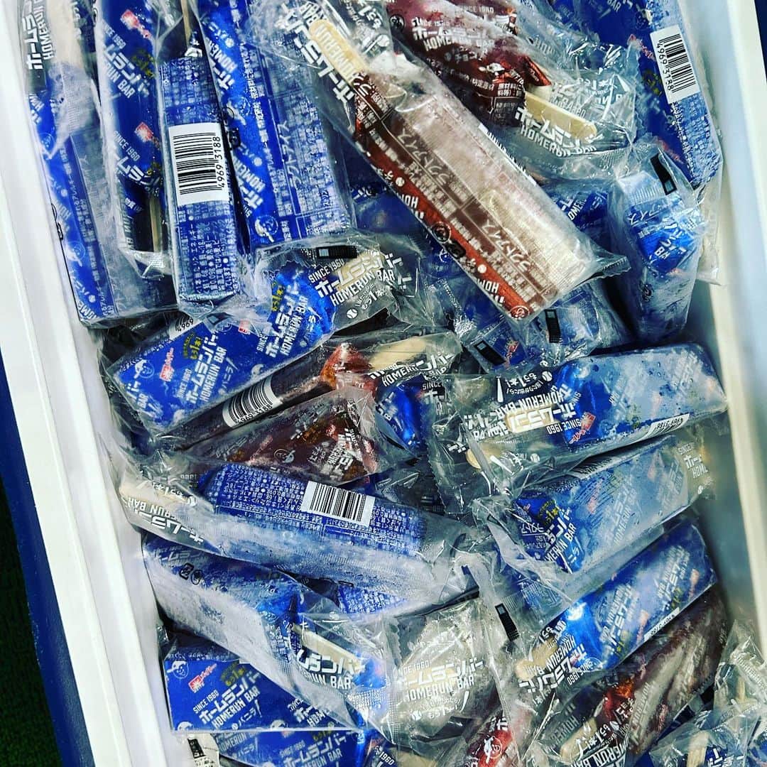 川原豪介さんのインスタグラム写真 - (川原豪介Instagram)「明日９月３日日曜日13時半からのテレQ【ブルーリバーの望むところだ】はヒットorイートでホームラン対決と川原画伯の絵心を読め！の2本立てです！ バッティングセンターでホームランが出るのが先かホームランバーでホームラン当たりが出るのが先か対決しとります！ 僕が元近鉄いてまえ打線の中心選手タフィーローズのTシャツを着ているのに注目して見て下さい⚾️🍨ぬんっ！ #ブルーリバーの望むところだ  #メタルラック #田中菜津美  #山下七子  #坂井汐梨」9月2日 13時06分 - blueriver_kawa