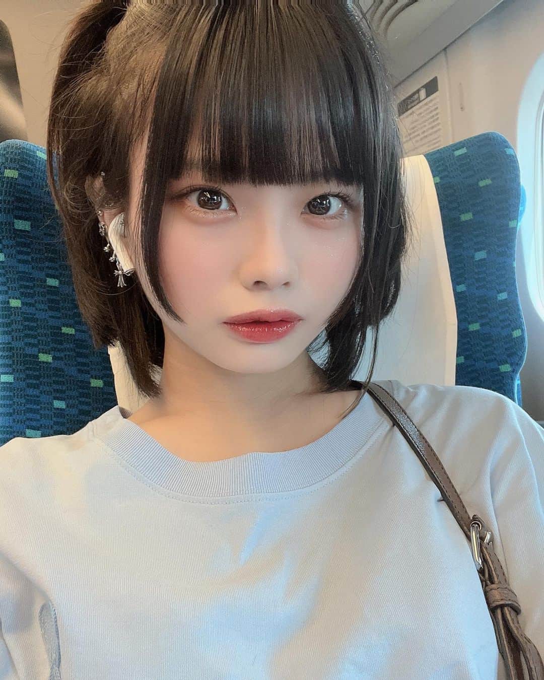まめだいふくさんのインスタグラム写真 - (まめだいふくInstagram)「裸眼だと余計顔がうすいね、気づいた？  ・ ・  #cosplay #cosplaygirl #japanesegirl #japanesegirlmodel #japanesecosplayer #时装 #时装模特 #角色扮演 #動漫 #코스프레  #코스프레소녀 #粉我 #粉我时装 #自撮り女子 #selfie #自拍 #셀카 #셀카그램 #コスプレ #コスプレイヤー #ピアス #軟骨ピアス  #黒髪ツインテール #ヘアアレンジ #インダストリアル #水色コーデ」9月2日 13時35分 - poyodaifukuya06