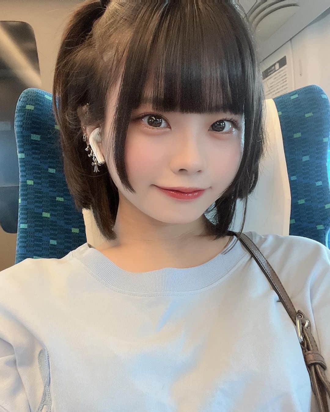 まめだいふくさんのインスタグラム写真 - (まめだいふくInstagram)「裸眼だと余計顔がうすいね、気づいた？  ・ ・  #cosplay #cosplaygirl #japanesegirl #japanesegirlmodel #japanesecosplayer #时装 #时装模特 #角色扮演 #動漫 #코스프레  #코스프레소녀 #粉我 #粉我时装 #自撮り女子 #selfie #自拍 #셀카 #셀카그램 #コスプレ #コスプレイヤー #ピアス #軟骨ピアス  #黒髪ツインテール #ヘアアレンジ #インダストリアル #水色コーデ」9月2日 13時35分 - poyodaifukuya06