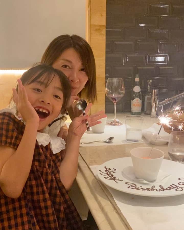 小水彩のインスタグラム：「もうすぐ8歳の娘を札幌のマガーリでお祝いしました🎂 青汁のスープだってカラスミだって、なんでも大好物な大人顔負けな娘にほっこり🧡　さすが！伊藤家の娘‼️  余市のワイナリーHIRAKAWAの白もいただいて幸せな夜でした⭐️  #バースデー　#札幌 #札幌イタリアン」