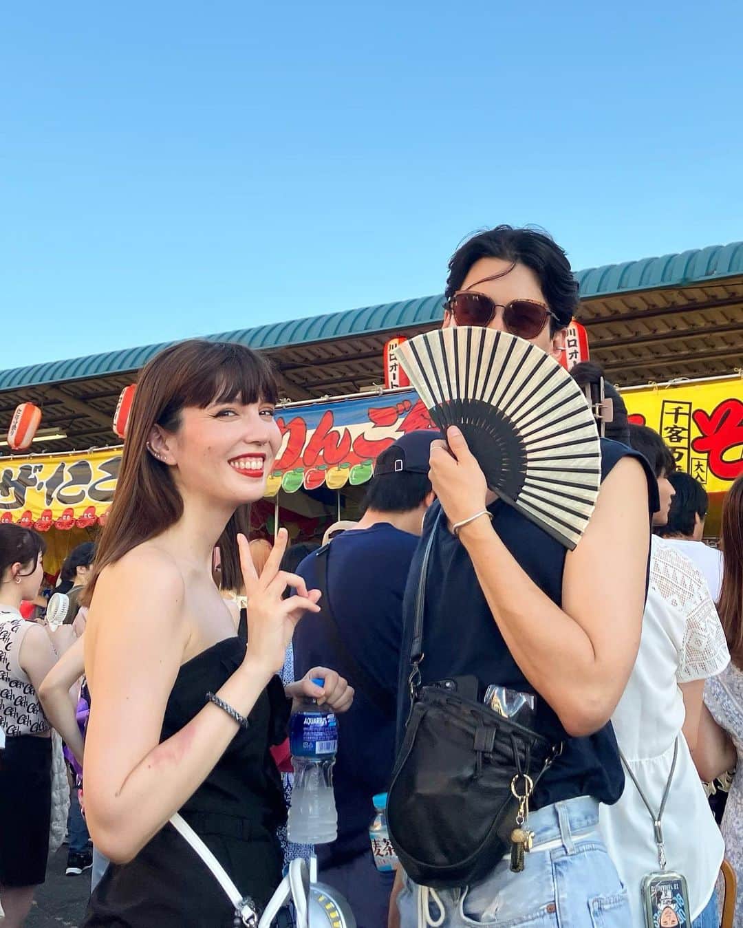 サマンサ麻里子のインスタグラム：「夏の思い出🏮🎆✨  母の地元のお祭りに行ってきました w/ @robin.rastenberger 🫶🏻  メダカ掬いはちゃんと取れました👀  そして今年はウルトラセブン55周年なので、ウルトラセブンのお面❤️  #夏祭り #お祭り #花火 #japanesefestival #matsuri #fireworks #ウルトラセブン」