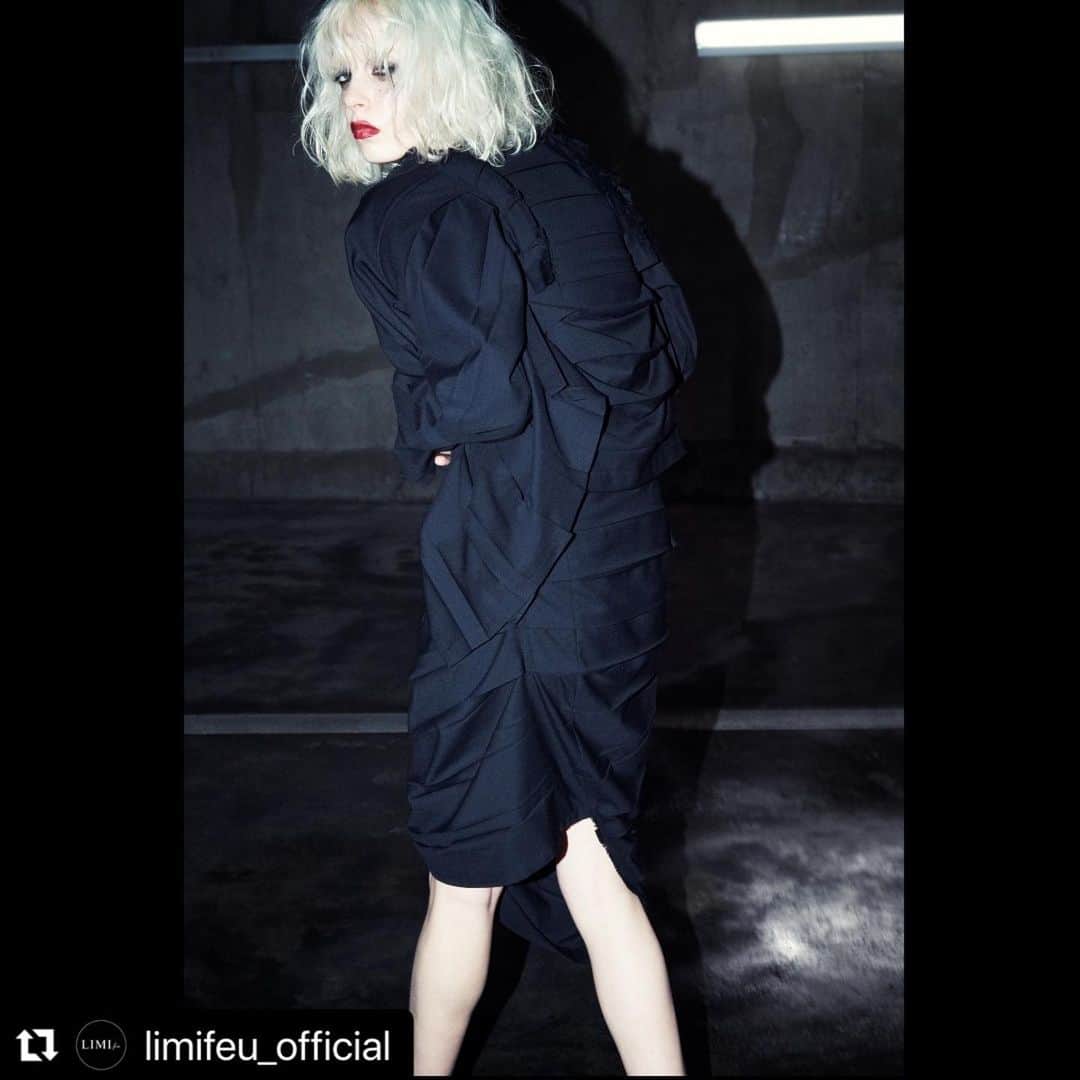 ハシモトタカヒロのインスタグラム：「My works, #Repost @limifeu_official with @use.repost ・・・ ⁠ .⁠ LIMI feu⁠ 2023-24 AUTUMN / WINTER ⁠ COLLECTION⁠ ⁠ 9.1(Fri)　start⁠ ⁠ ⁠ 秋、冬の新作を展開いたします。⁠ ぜひ、ご覧ください。⁠ ⁠ photographer：@mari_amita⁠ ⁠ Hair&Make-up：@8cid⁠ ⁠ #limifeu #リミフゥ #theshopyohjiyamamo」
