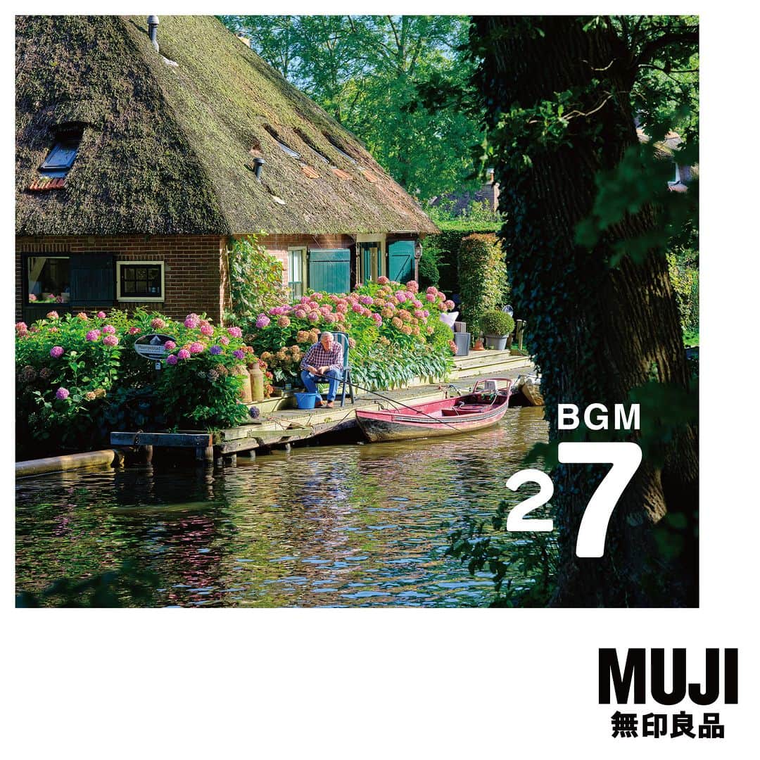 無印良品さんのインスタグラム写真 - (無印良品Instagram)「MUJI BGM プレイリスト「Autumn」の配信を開始しました - 過去の無印良品の店内で流れるBGMシリーズの中から、季節をテーマに「MUJI BGM」のプレイリストをSpotifyにて定期的に更新しています。  今回は、BGM2 Paris、BGM23 Latvia、BGM26 Poland、BGM27 The Netherlandsの中から、秋の心地よい気温と美しい景色を楽しむと共に、窓際で本を読みながら温かい紅茶を楽しむ。そんな落ち着いた時間を過ごせるような楽曲をセレクトしました。  また、様々な国をテーマにしたBGM2～27 も配信中です。 時代に消費される音楽とは一味違う、くらしに寄り添った「素顔の音楽」の魅力をお楽しみください。  ▼配信プラットフォーム Amazon Music Unlimited、Apple Music、AWA、LINE MUSIC、Spotify、Youtube Music  ※プレイリストはSpotifyのみでの配信です - #無印良品 #MUJI #BGM #mujibgm #ストリーミング」9月2日 14時00分 - muji_global