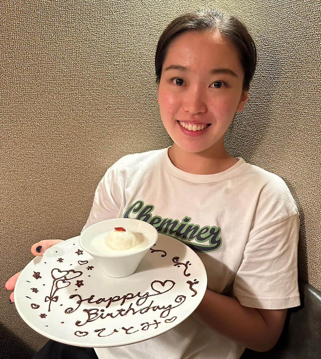 畠田姉妹（畠田瞳・畠田千愛）のインスタグラム：「昨日23歳の誕生日を迎えました🎂✨ たくさんのメッセージをありがとうございました😊  23歳は失敗を恐れず、様々ことに挑戦していきたいと思います！  まずは10月に行われる世界選手権に帯同するので、選手をしっかりサポートしていきたいと思います💪  23歳の畠田瞳もよろしくお願いします☺️✨   #23歳   #9月1日   #jungkook と同じ誕生日🥰」