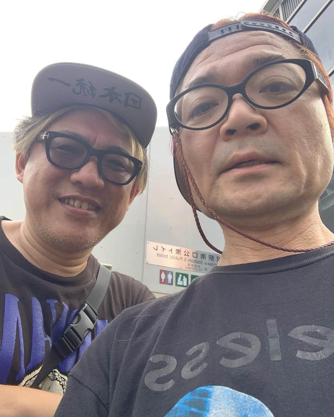古閑裕のインスタグラム：「今週、Vinyl Junkie南さんに下北駅前で久々会った。数分の海外ビジネスカンファレンス&セミナーとなった笑。近々飲む約束。」