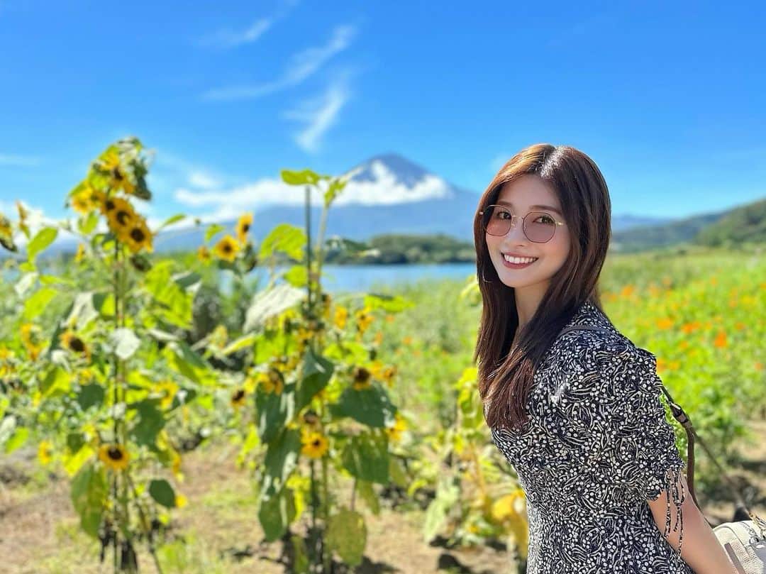 土屋炎伽のインスタグラム：「✳︎ 9月になってもまだまだ暑い日々ですが、 少しずつ風に涼しさを感じることが増えてきて 大好きな秋が近づいているんだなぁと わくわくしています☺️🍂  秋といえば、 食欲の秋、読書の秋、芸術の秋と いろいろなイメージがありますが、 なんといっても楽しみなのが#スポーツの秋 ✨ いよいよアメフトシーズンも開幕して、 私たちが応援する @bluethunders_football も X1昇格に向けた大切なシーズンがスタートします🏈⚡️  今シーズンからはホームゲームも開催したりと チーム全体がブルサンならではのエンタメ空間づくりに どんどん挑戦していくので、 ぜひ会場に足を運んで 実際に体感していただけたら嬉しいです💙 随時ストーリー等でもお知らせしていくので チェックしてくださいね📢😊  季節の変わり目なので 引き続き体調には気をつけて お過ごしください😉🍀 . #helloseptember  #アメフト #🏈」