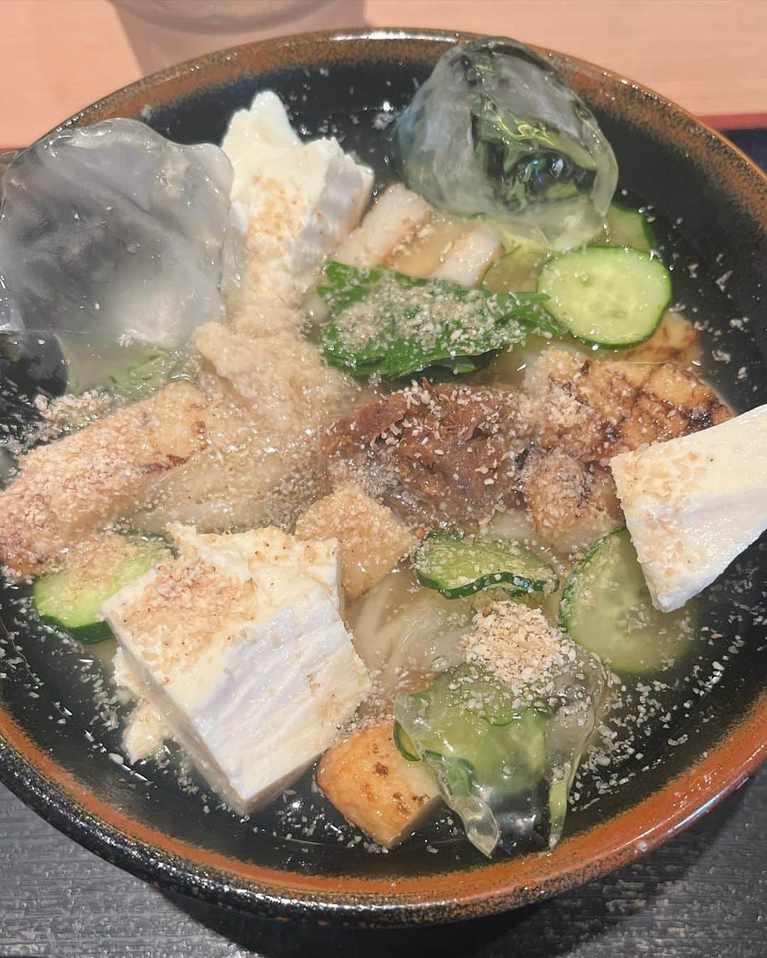 山崎萌絵さんのインスタグラム写真 - (山崎萌絵Instagram)「🍲  冷たいうどん大好きです🥰  1枚目 #うどん日和  2枚目 #釜喜利うどん  冷や汁うどん、氷入ってる🤭」9月2日 14時32分 - moeyamasaki.kbc