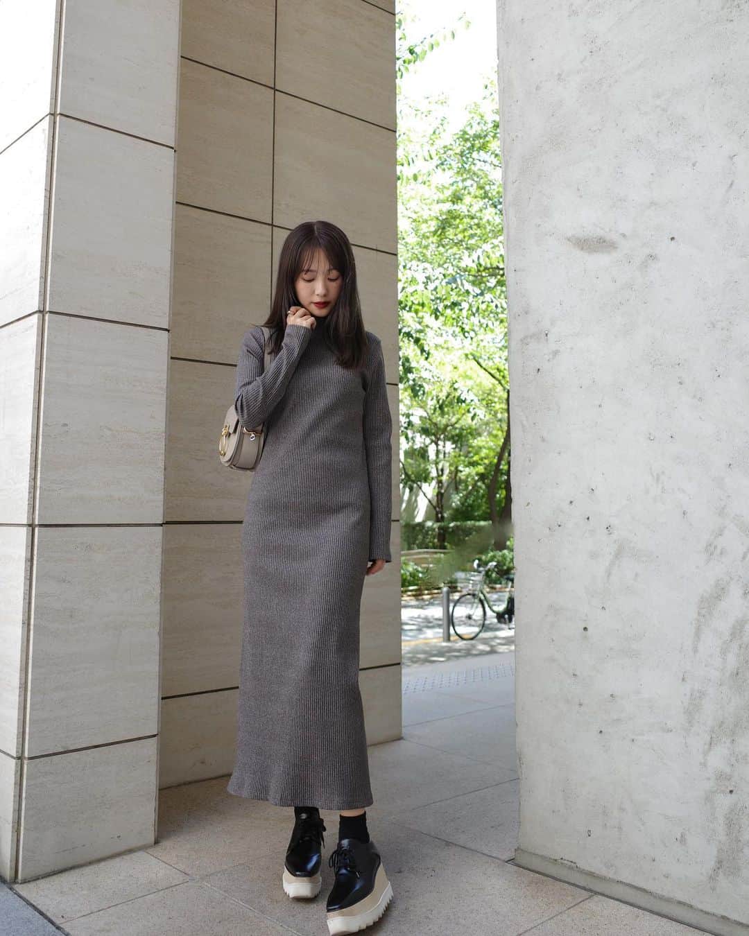 前田希美（まえのん）さんのインスタグラム写真 - (前田希美（まえのん）Instagram)「秋になったら1番着たいワンピ🩶 を着ておでかけ。  秋服たくさん買ったので 早く涼しくなれ~~！！  このワンピは11日に発売予定です。   #のんの私服 #code #fashion #nwith #nwithstyling」9月2日 14時44分 - maeda_nozomi
