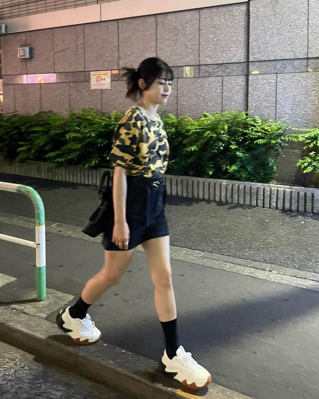 佐久間采那のインスタグラム：「.  みなさん聞いてください！！！  8月は終わってしまったけれど（8月最高でした🫶） 夏はまだ終わってないよ！  9月までが夏だよ☀（自論）  だからまだ夏らしいことしていいんだよ🫶  私は今年まだかき氷を食べてないから食べるのと、来週中に久々あの花見る予定です……必死…  突然の主張 ~ 𝓯𝓲𝓷.~」