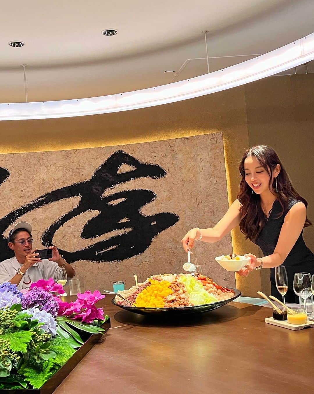 PINKYのインスタグラム：「台湾YouTube舞台裏🇹🇼📸  新しい #おゆうちゃんねる でご紹介している【晶華軒】のお食事が本当に美味しくて忘れられない🤤❤️  1枚目は巨大かき氷全部盛り🍧の図  ・・・・・・・  #おゆうちゃんねる #OyuuChannel #台湾グルメ #Regent台北 #晶華軒 #晶華酒店」