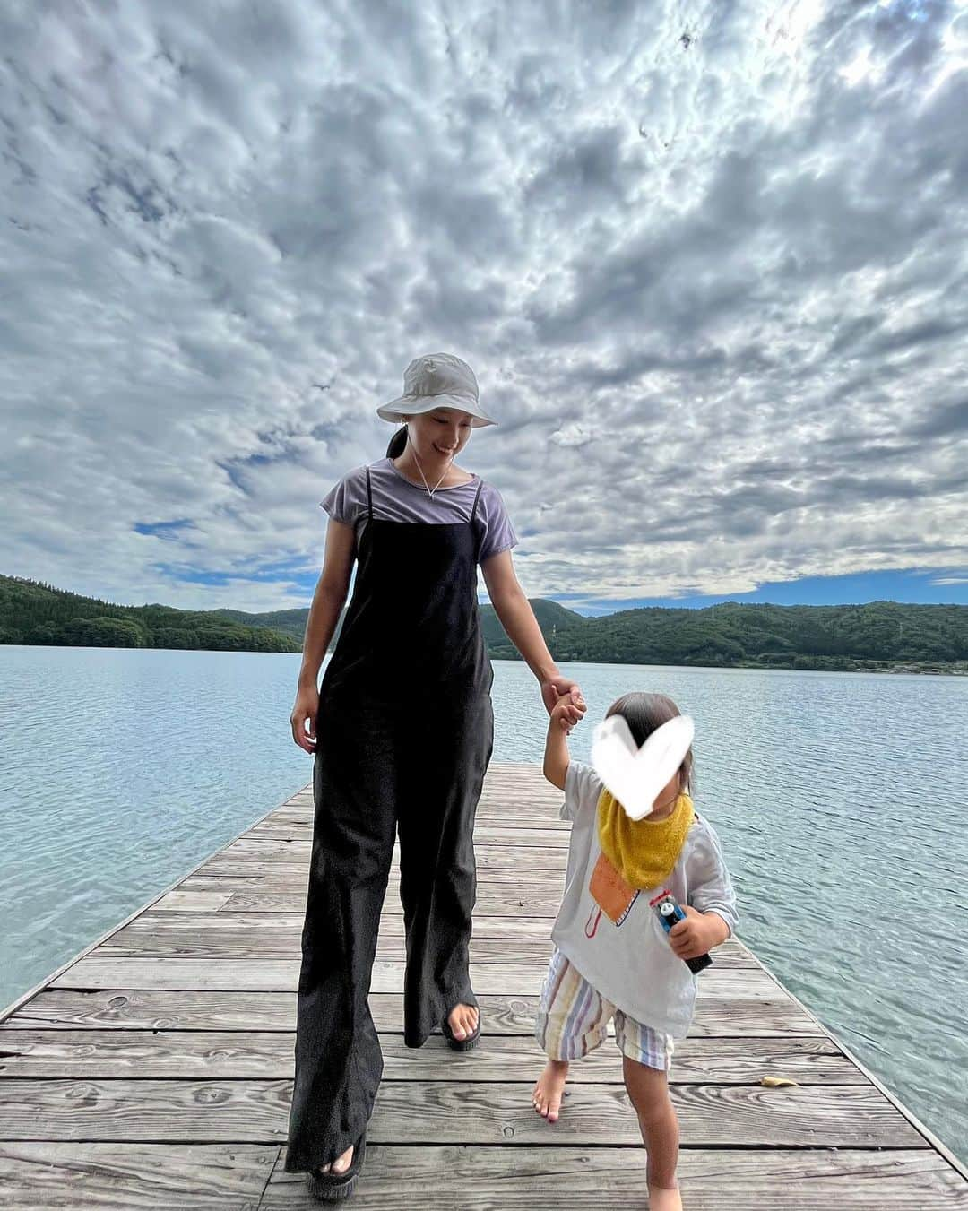 岩本憧子のインスタグラム：「. ファミリーキャンプ🏕️ 青木湖編☁️ . 湖畔キャンプに憧れていた私。 ついに夢が叶いました✌️ . さいっこーに気持ちよかったです！ . . . #ファミリーキャンプ　#キャンプ #青木湖　#青木荘キャンプ場  #湖畔キャンプ #サバティカル　#アルニカ」