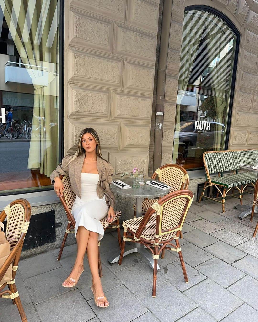 Bianca Ingrossoさんのインスタグラム写真 - (Bianca IngrossoInstagram)「A day at the beautiful hotel @hotelruth  Jacket @adoore.se  Dress @zara」9月2日 15時14分 - biancaingrosso