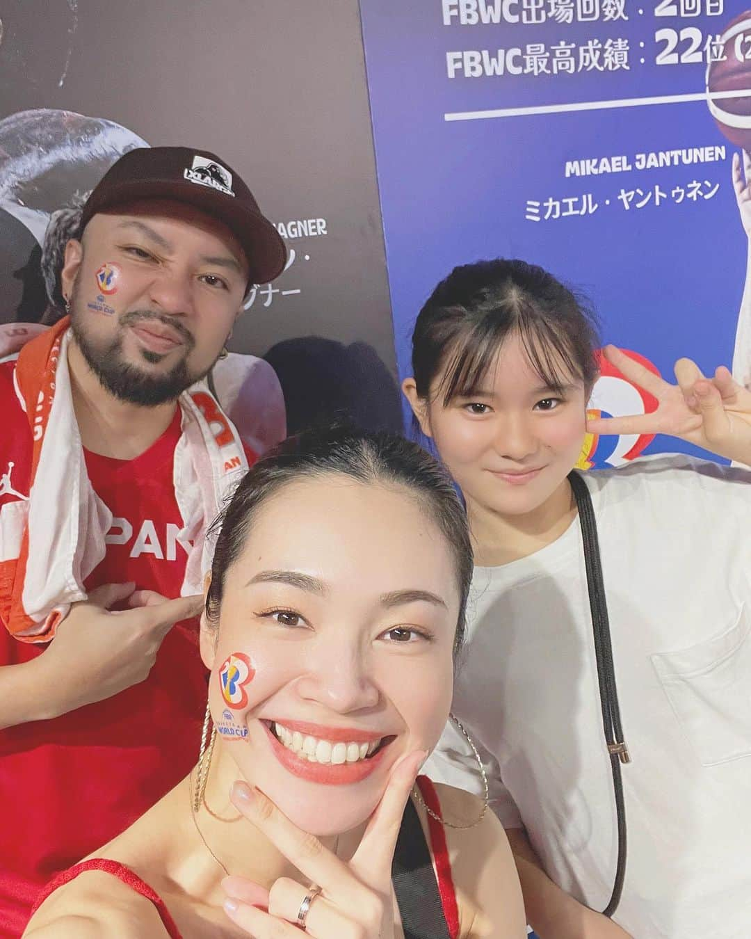 MARINAさんのインスタグラム写真 - (MARINAInstagram)「2023/8/31 FIBA🏀WORLD CUP ーーーーーーーーーーーーーーーーーーーー  日本🇯🇵vsベネズエラ🇻🇪  後半の日本の巻き返しがすごくて 感動しました😭❤️‍🔥❤️‍🔥  そしてまさかコートのど真ん中で 椅子取りゲームすることになるとは 思ってもいませんでした…！🪑✨  人生初の試合観戦🏟️ とても貴重で充実した一日でした✨✨  連れて行ってくれてありがとう！ @hiroto0501ff   今日の試合はテレビ観ながら応援します🇯🇵📣❤️‍🔥  ーーーーーーーーーーーーーーーーーーーー #FIBA #FIBAWC #WinForAll #okinawa #ワールドカップ #バスケットボールワールドカップ #沖縄 #沖縄アリーナ」9月2日 15時46分 - marina___oki