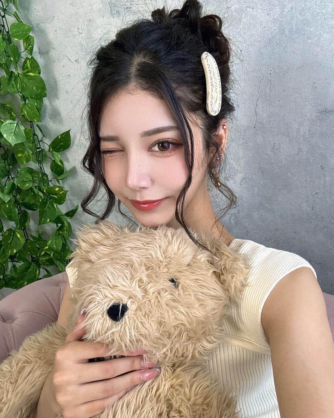 サントス飛鳥のインスタグラム：「🍡🧸 ・ ・ ・ #アップスタイル #ヘアースタイル #ヘアアレンジ #ヘアセット #サロンモデル #ヘアカラー #浴衣ヘアアレンジ」