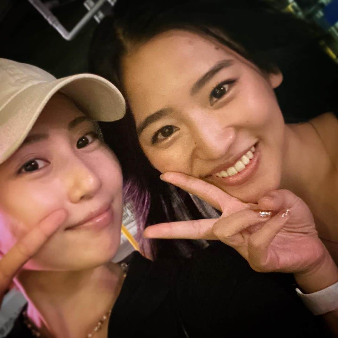 増田有華のインスタグラム：「＊  愛すべき遥香💜 おかえり~ 泣くほど笑った、久々に。 「ゆかは豚、牛、鶏、鴨どのお肉がすき？」って、何その質問w 4番目に鴨🦆がくるの意味わからんし、本当面白い大好き。  そんで、わたしがストーリーズでおすすめしたパックちゃっかりちゃんと買ってた笑 結構周り買ってくれてて貢献してるとおもう←  次はうちんちでお泊まりしようね👩‍🍼子守します。愛してる。」