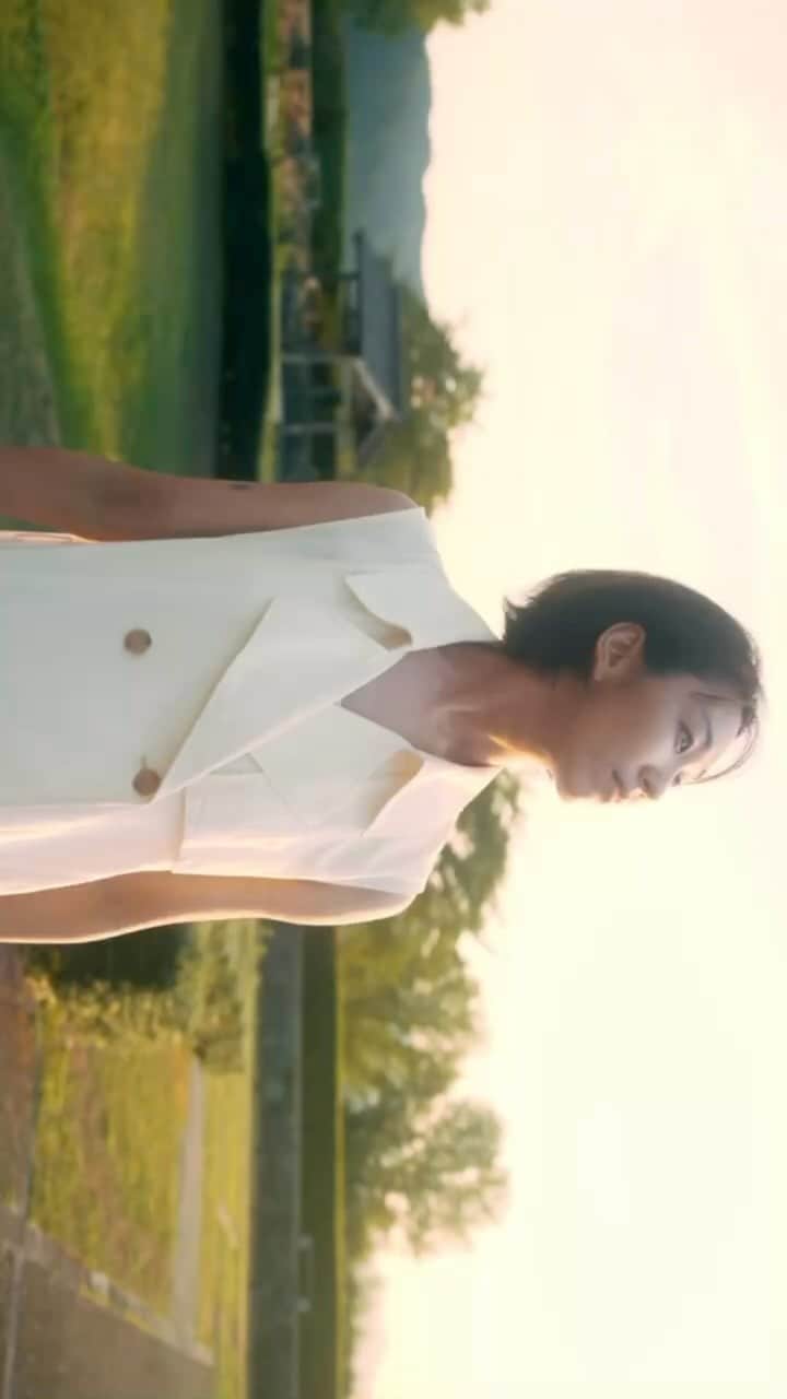 辻やすこのインスタグラム：「弟が篠山城で撮ってくれた幻想的な映像。 夕日🌇も撮影を後押ししてくれてとっても素敵💓 兵庫県丹波篠山市にお越しの際は篠山城にお越しください🫶  내 동생이 찍어준 영상🎥 저녁이 굉장히 예쁘거든요🌇 일본 효고현 탄바사사야마시에 와주세요〜🫶 #篠山  #丹波篠山  #丹波篠山観光  #篠山城  #篠山城大書院  #兵庫県 #映像 #映像制作  #観光大使 #俳優 #役者 #일본  #일본여행  #성」