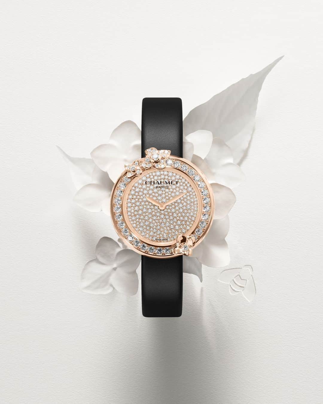Chaumetさんのインスタグラム写真 - (ChaumetInstagram)「Immerse in nature's beauty as time blossoms poetically. Thanks to its interchangeable bracelets, the Hortensia watch lets you change your style as you please. ⁣ Discover the infinite possibilities in our boutiques and on chaumet.com.⁣ #Chaumet #ChaumetWatches #NaturalistJeweller⁣」9月2日 16時00分 - chaumetofficial