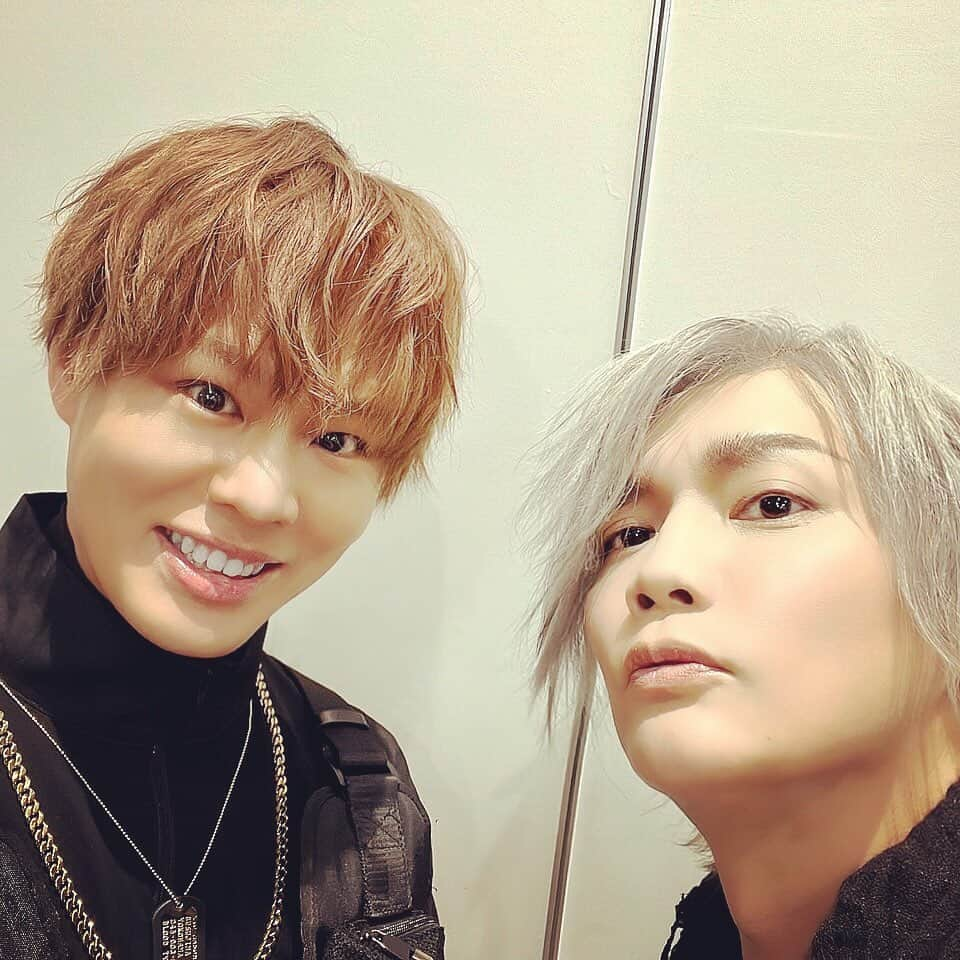 浅沼晋太郎さんのインスタグラム写真 - (浅沼晋太郎Instagram)「#ヒプマイ6周年 記念イベント『6th Anniversary Party』が本日開催！  残念ながら我ら #ヨコハマディビジョン #madtriggercrew は僕と神尾さんが参加出来ませんが、駒ちゃんの声量は余裕で3人分ございますので、参加される方はどうぞ思い切りお楽しみください！ #ABEMA では、PPV ONLINE LIVE視聴チケットが販売しておりますのでそちらもぜひ。  駒ちゃん、頼んだぜ。  #ヒプノシスマイク #hypnosismic  #ヒプノシスアベマ #駒田航」9月2日 16時03分 - shintaroasanuma_official