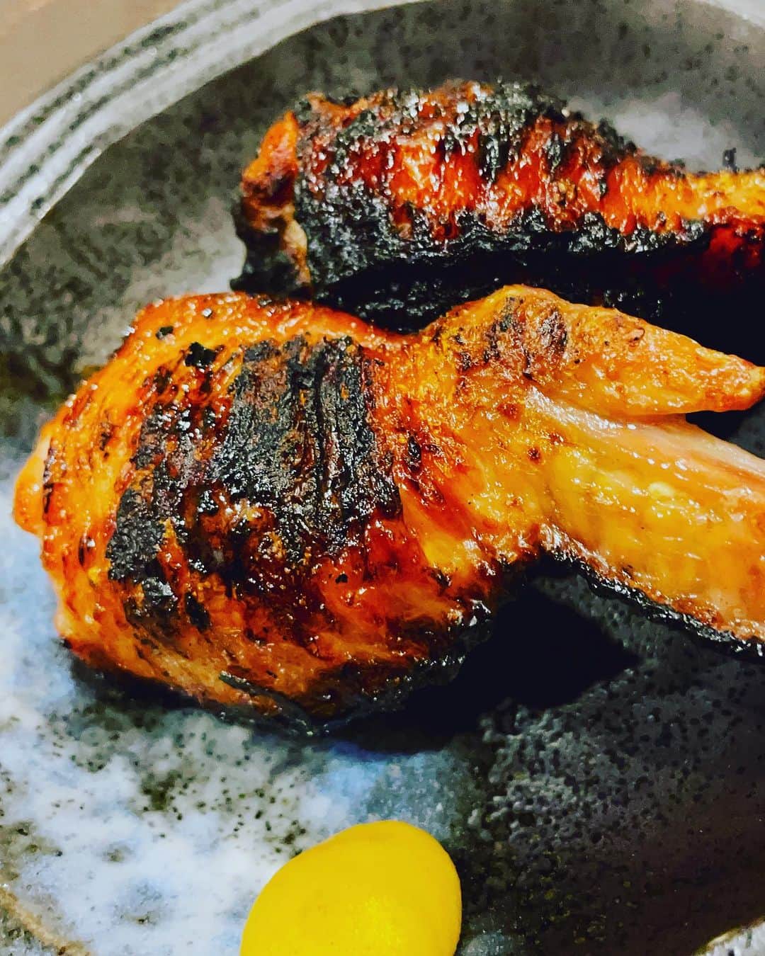 向清太朗のインスタグラム：「餃餃餃〜！ 目黒焼鳥いっしょうさんから手羽餃子だ餃〜！ 美味しくてリーズナブルの鶏の店から手羽餃子をエントリー！ 特別メニューっぽいから運が良ければ食べられるかも！？ しっかり周りの皮代わりの鳥手羽が！ ウマスギ！ カタカナになる美味さ！美味しい店の手羽餃子にハズレなんてないんだ餃〜！  #餃子 #手羽餃子 #いっしょう #餃子君 #この店は2階で注文の時 #トランシーバーみたいなので注文する #見た事ない機械 #でもテンション上がる #男は誰しも #トランシーバーを持ちたい #川島ねごと #天津向 #餃餃餃」