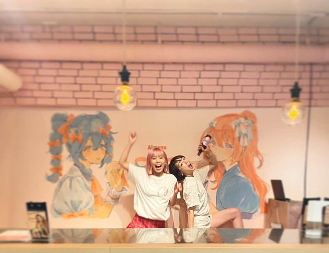 結城リナのインスタグラム：「エミュリボンオープン🎀  大阪アメ村エミュリボンにお邪魔しております✨ Barの方にて16:00〜23:00待ってるよ☺️ 乾杯しませぅー！」
