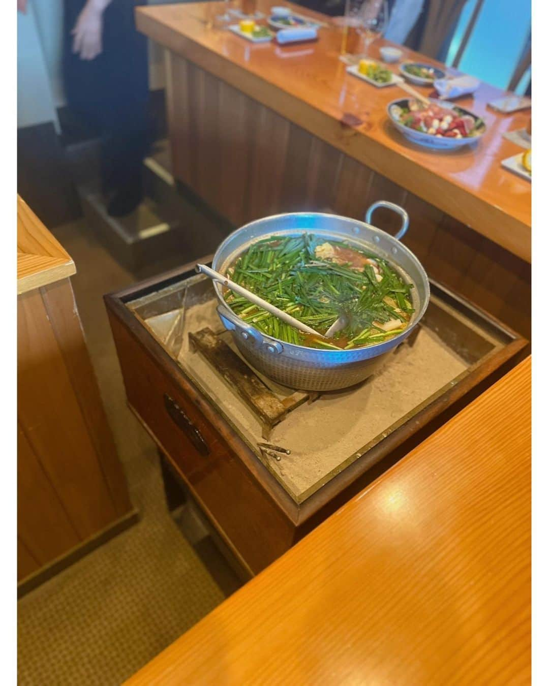 佐々木希さんのインスタグラム写真 - (佐々木希Instagram)「秋田に行ってました⛱️ 美味しかった食べ物記録🥹✨ お付き合いお願いします。笑  1枚目〜4枚目#日本料理たかむら  タカムラさんが体も心も元気になる美味しい鍋を作ってくれて皆んなでワイワイ😋✨ 夏でも鍋いいね🍲✨ ほっこり🍵  5枚目6枚目#鳥好 火入れが素晴らしくてどの焼き鳥も美味しかった✨親子丼も幸せでした✨  7枚目8枚目#和食なり 秋田と言ったらじゅんさい！🥹 締めのとうもろこしと青のりの炊き込みご飯も美味しかったな🍚  #秋田 #グルメ」9月2日 16時22分 - nozomisasaki_official