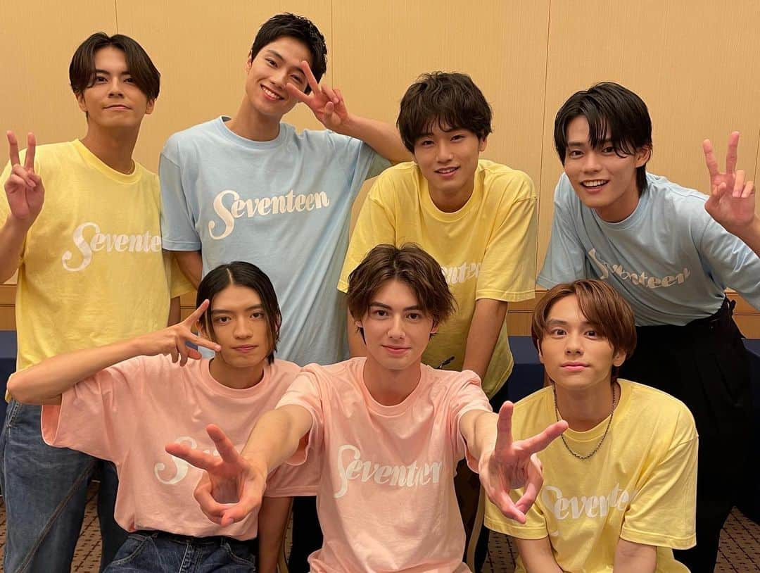 Seventeenさんのインスタグラム写真 - (SeventeenInstagram)「お待たせしました💞 #Seventeen夏の学園祭2023 イケメンメンズゲストオフショット📸✨  学園祭後の楽屋にて集合ショット🤴🏻💐 ファッションショー、きゅんセリフや名言がたくさん生まれたイケメンステージなどなど、今年の学園祭を盛り上げてくれた7名🩵  ありがとうございました🌈  #セブンティーン #Seventeen #ST #俳優 #model  #모델 #撮影 #オフショット #撮影オフショ #夏の学園祭 #Seventeen夏の学園祭 #イケメンゲスト#ST夏の学園祭 #山下幸輝 #中尾暢樹 #翔 #杢代和人 #中川大輔 #日向亘 #夏生大湖」9月2日 16時22分 - seventeenjp_mag