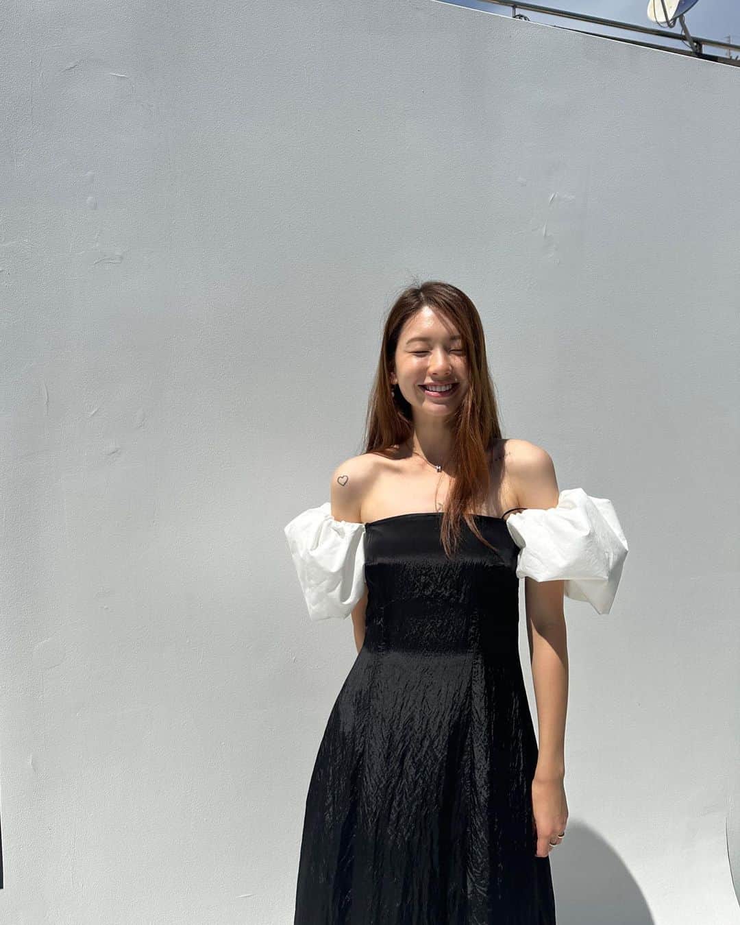 キム・ジンギョンのインスタグラム：「오랜만에 유니폼 말고 드레스 입고 신난 우리 💕👗💃🏻」
