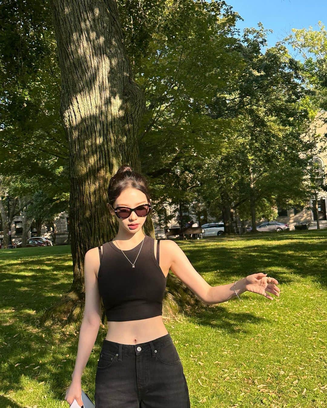 KARINAのインスタグラム：「Day n night」