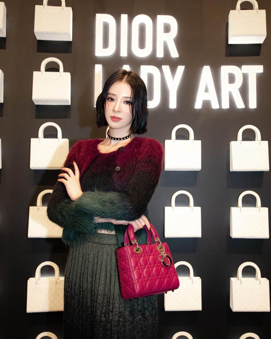 アイリーン・キムのインスタグラム：「Celebrating the art of @Dior last night💜✨  #광고 #LadyDior #Dior」