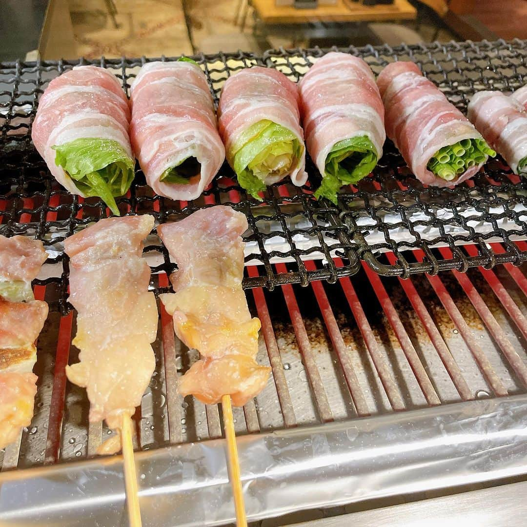 きじょうもんのインスタグラム：「野菜巻き串を食べるならきじょうもん名駅店！@きじょうもん名駅（名駅/居酒屋/個室）  野菜がたっぷりヘルシーで見た目も楽しくなるような野菜巻き串を数多くご用意しております！ 宴会、同窓会、デート、合コン、女子会などの飲み会はぜひきじょうもん名駅店で！個室のお席もございます！  プレミアム商品券と金シャチマネー使用可能です！  #きじょうもん名駅店 #きじょうもん#焼き鳥#飲み放題#野菜巻き串#博多野菜巻き#もつ鍋#酎ハイ#サワー#居酒屋#フルーツ酎ハイ#はかた野菜巻き#野菜巻き#名駅居酒屋#名古屋駅居酒屋#デリバリー#個室#肉巻き#名駅#餃子#名駅ディナー#名古屋グルメ#名駅グルメ#名古屋デート#女子会#名古屋プレミアム商品券#金シャチマネー#女子会#歓迎会#送別会」