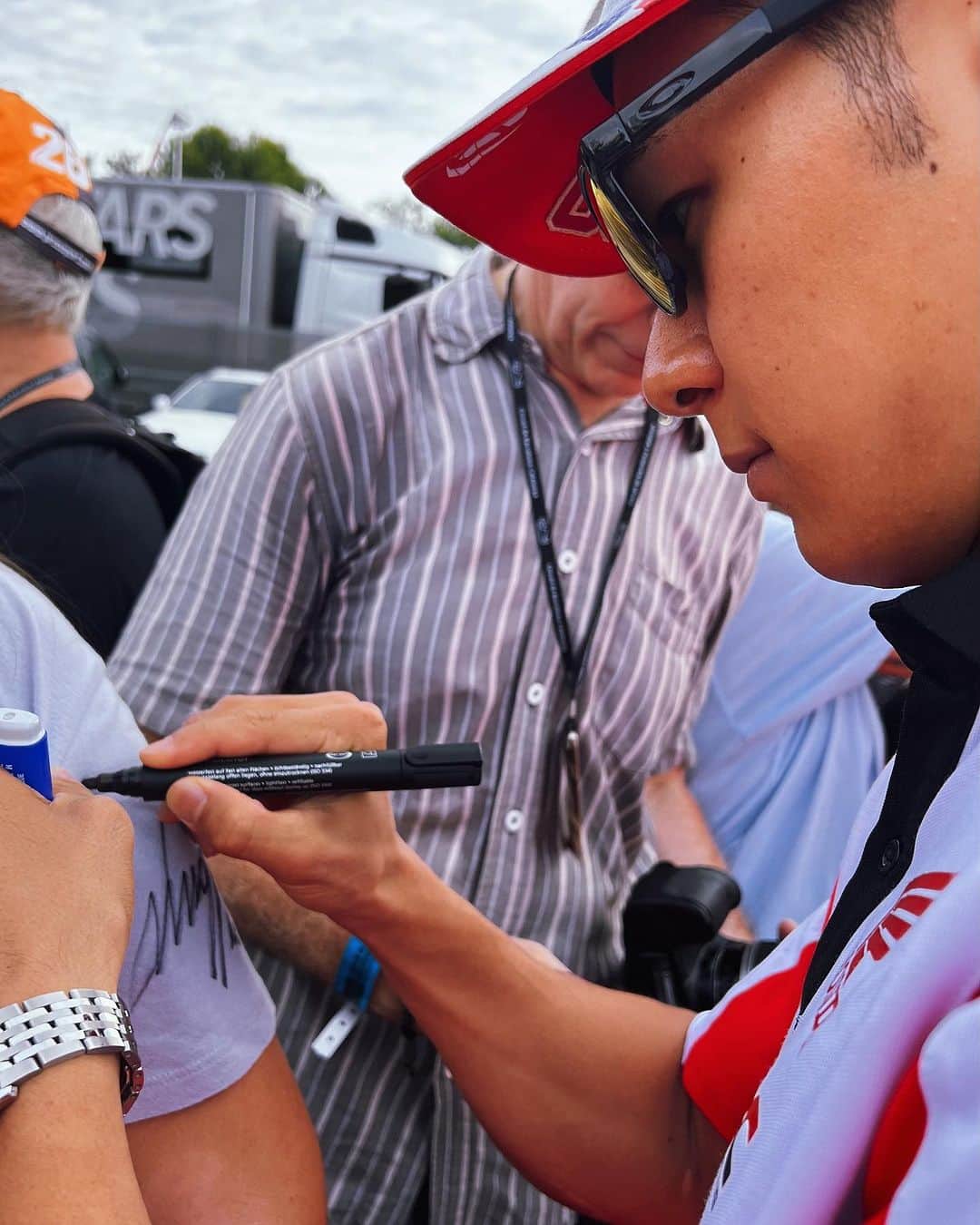 中上貴晶さんのインスタグラム写真 - (中上貴晶Instagram)「HERO WALK♥️TakaSan edition #CatalanGP #LCR #MotoGP」9月2日 16時40分 - takanakagami