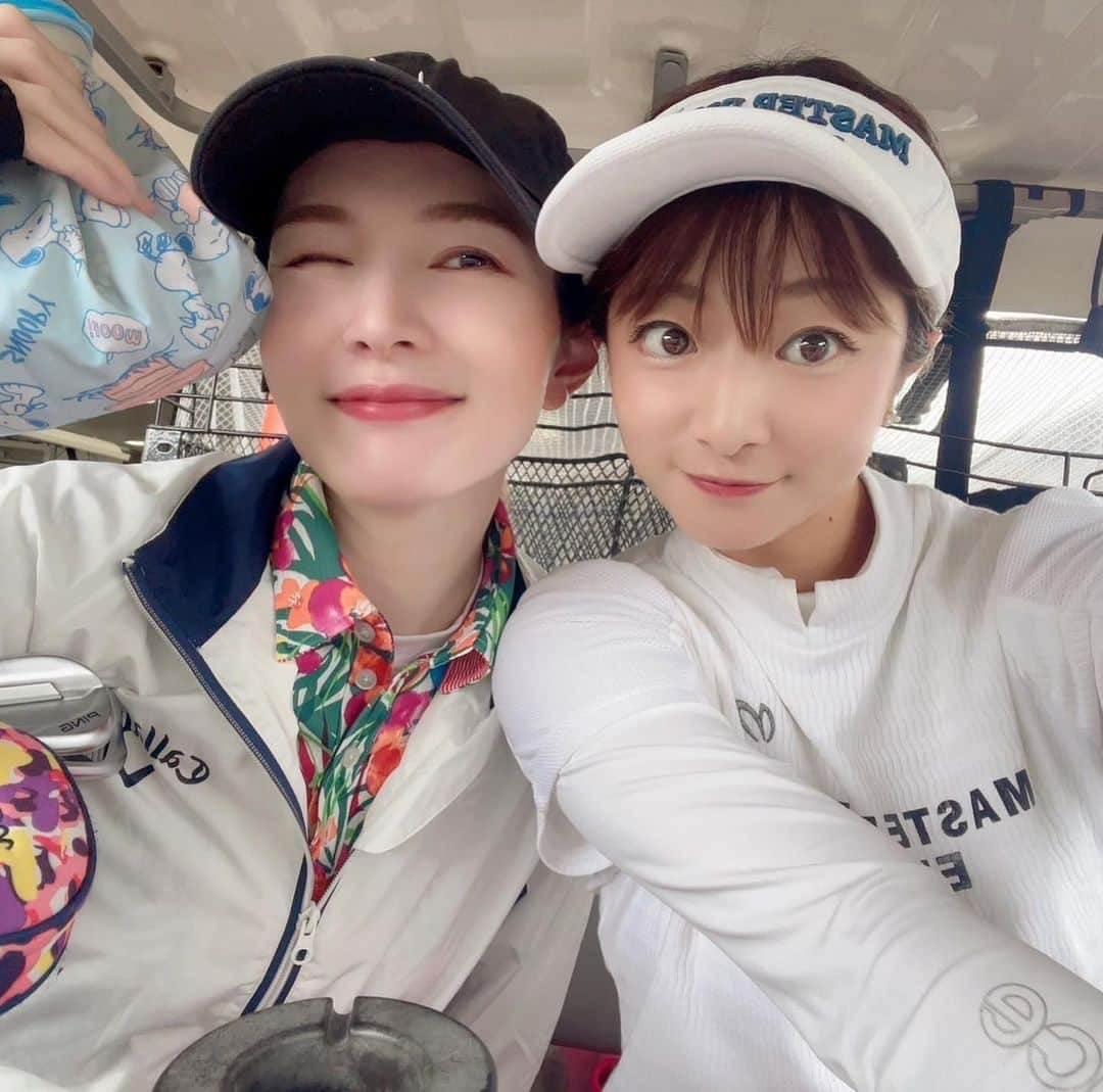 中田有美さんのインスタグラム写真 - (中田有美Instagram)「初3人でラウンド🏌️‍♀️✨ レディースティーからの ハーフベスト更新しました☺️  初めて5連続パーとった✌🏻 ベスト更新も見えてたのに 後半ボロッボロで 結局ベスト更新ならず🤣  二人のお陰で リズムよくまわれるけん スコアもついてきてる🥳  また次回に持ち越し⛳️  2人は定期的に ラウンド行ってくれる数少ない 可愛くて自慢の大好きな友達☺️💓  楽しすぎていつも終わる頃には 次回のラウンド予定まで 待ちきれんくなっとる🥹  また次も楽しみすぎる〜🎉  #ゴルフ女子 #ゴルフスコア記録 #ハーフベスト更新  #東海ゴルファー #三重ゴルフ女子 #京ヶ野ゴルフ倶楽部」9月2日 16時33分 - yumi_5287