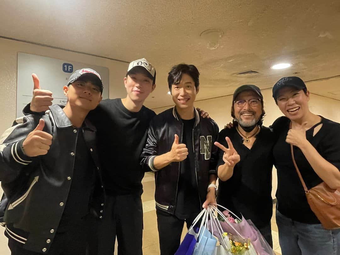 ユ・ジュンサンのインスタグラム：「경이로운소문 카운터즈 그날들과 함께  #조병규#유인수#유준상#안석환#염혜란 #김규리#세정이는 콘서트에서^^#경이로운소문2_카운터펀치 #뮤지컬그날들」