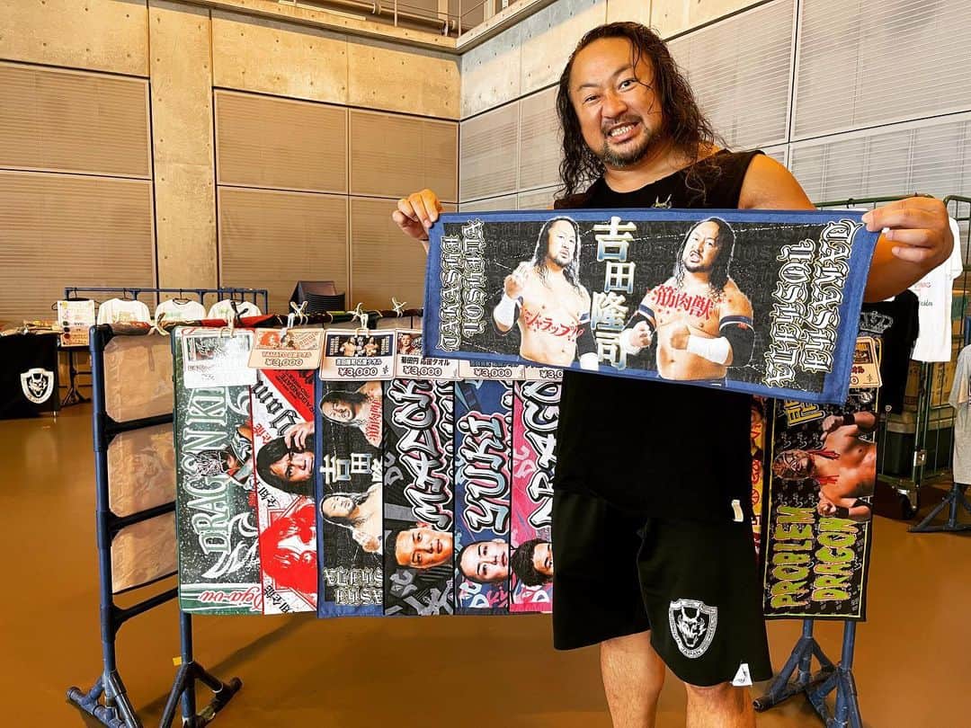 吉田隆司のインスタグラム：「隆司タオル 好評発売中❗️シャラップ✋ #dragongate #prowrestling #ドラゴンゲート #プロレス #グッズ #タオル #福井 #敦賀 #アイアンクロー #お洒落さんと繋がりたい #fashion #hairstyle」